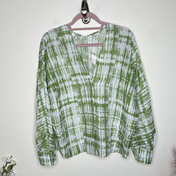 VINCE Tie Dye Long Sleeve Double V-Neck Silk Blouse Green {2C46} - Picture 3 of 7